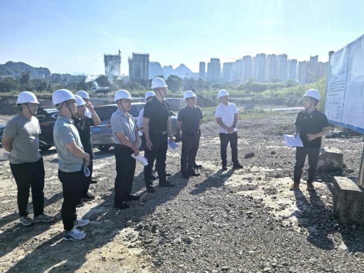 廣咨集團(tuán)黨委書(shū)記、董事長(zhǎng)劉展翔與外部董事一行到桂林漓江生態(tài)修復(fù)全咨項(xiàng)目調(diào)研